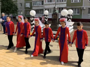 В Автозаводском районе Нижнего Новгорода торжественно открыли бюст выдающегося советского композитора А.И.Хачатуряна