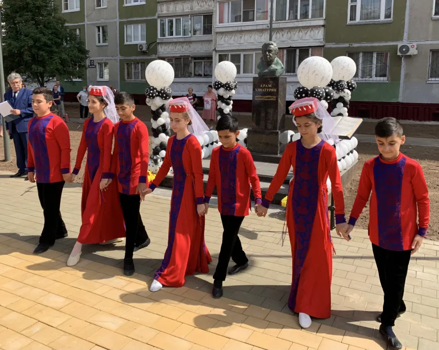 В Автозаводском районе Нижнего Новгорода торжественно открыли бюст выдающегося советского композитора А.И.Хачатуряна