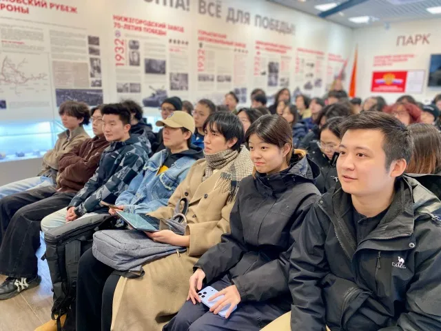 В парке Победы состоялась патриотическая экскурсия для китайских студентов
