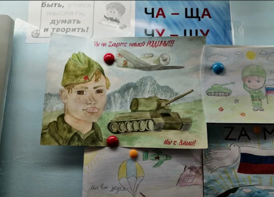Первоклассники из Первомайска поддержали военных на Донбассе своими рисунками