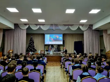 Ольга Гусева рассказала о международной жизни региона на классном часе «Разговоры о важном» в Сормовской православной гимназии