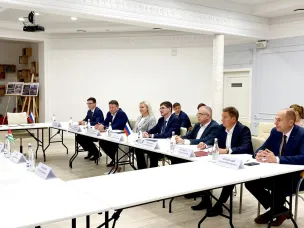 Андрей Саносян провел деловую встречу с делегацией Республики Абхазия