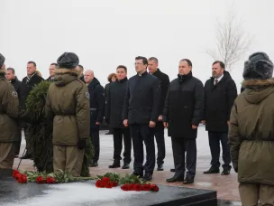 Глеб Никитин и Роман Головченко возложили цветы к Вечному огню в Нижегородском кремле