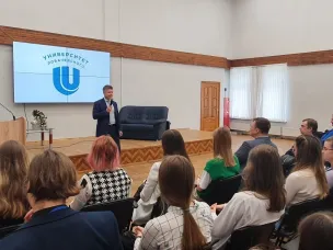 В Фундаментальной библиотеке ННГУ  состоялись тематические занятия для участников  «Школы юного дипломата»