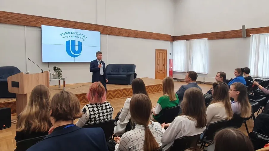 В Фундаментальной библиотеке ННГУ  состоялись тематические занятия для участников  «Школы юного дипломата»