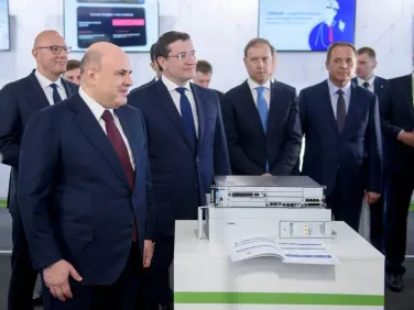Михаилу Мишустину представили стенды стран-партнеров конференции «ЦИПР» в Нижнем Новгороде