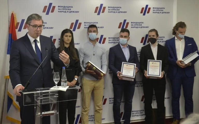 Диплом за победу в конкурсе научных эссе студентке НГЛУ передал лично Президент Сербии Александр Вучич