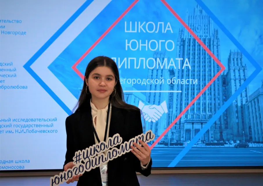 Участница проекта «Школа юного дипломата»  вышла в полуфинал олимпиады Первого канала «Умницы и умники»