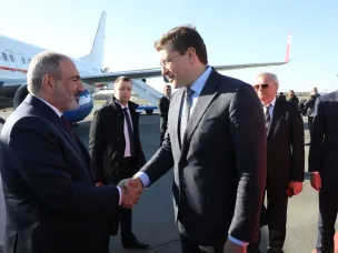 Глеб Никитин приветствовал Никола Пашиняна в аэропорту «Нижний Новгород»