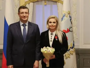 Глеб Никитин вручил медаль ордена "За заслуги перед Отечеством" II степени  Ольге Гусевой