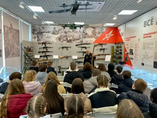 В парке Победы прошел урок патриотизма для будущих дипломатов
