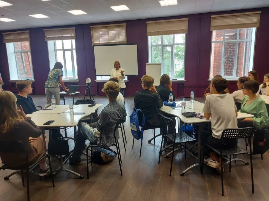 В Международной школе имени М.В.Ломоносова состоялась очередная встреча участников регионального проекта «Школа юного дипломата»