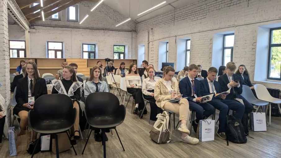 Участники проекта «Школа юного дипломата имени Ю.Е. Фокина» приняли участие в открытии Международного клуба дружбы