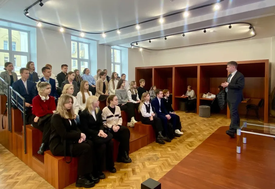 Участники «Школы юного дипломата имени Ю.Е. Фокина» прослушали лекцию "Экспорт образования в международных отношениях"