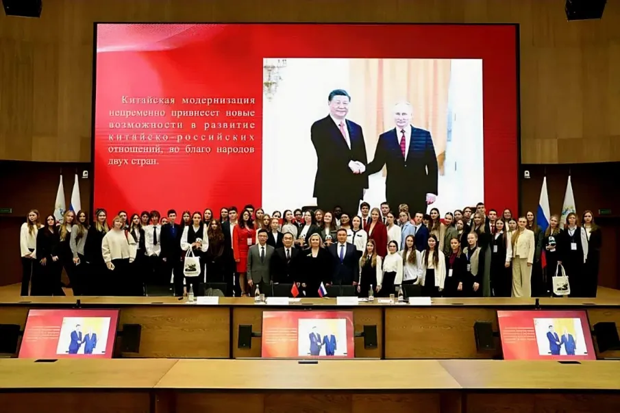 Юные дипломаты-нижегородцы познакомились с работой Генерального консульства КНР в Казани